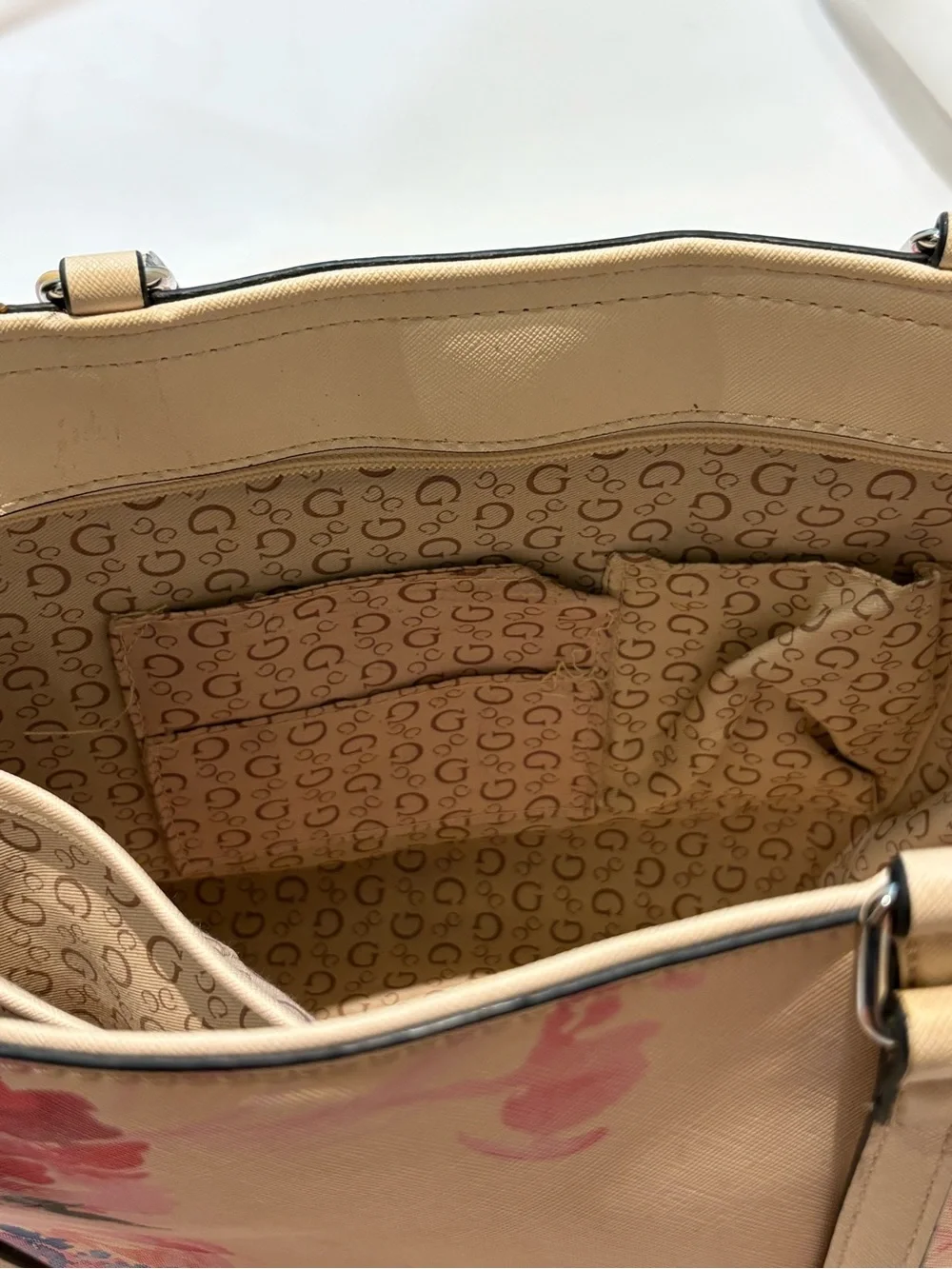 Guess tote vibrant